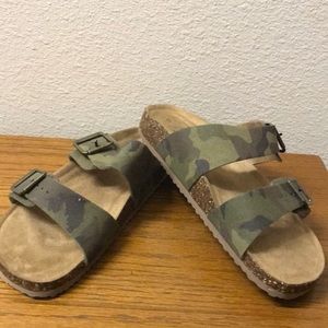 Camo sandals NWOT size 6